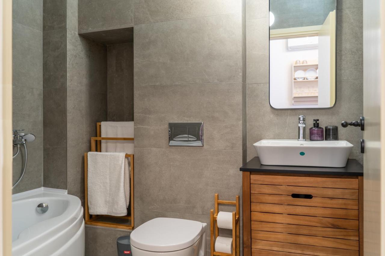 Appartamento Quattro Domus 4-Historical Townhouse Candia Esterno foto