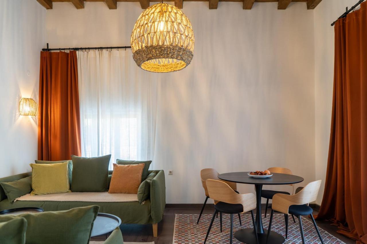 Appartamento Quattro Domus 4-Historical Townhouse Candia Esterno foto